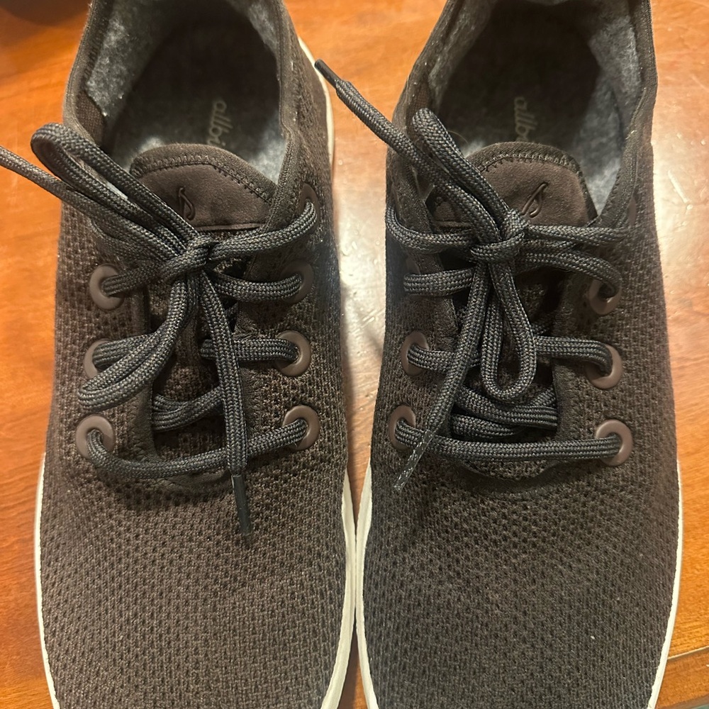 Allbirds Dark Brown Knit Lace-Up sneaker. “tree knit” Tree Runner. Size 10.